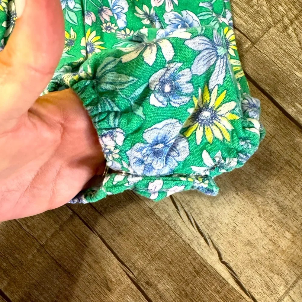 Old‎ Navy Toddler 12-18 Month- sleeveless floral romper with snap bottom